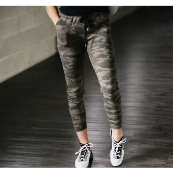 Zyia Active Green Camo Unwind Joggers - Picture 2 of 6